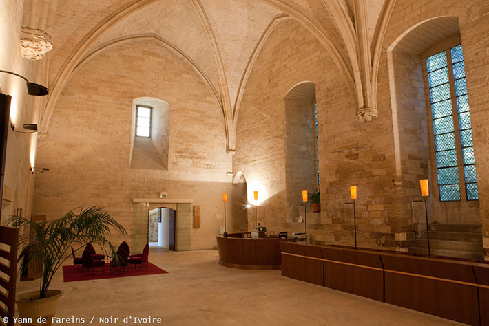 Salle_des_Gardes_3_Copyright_Yann_de_Fareins_Noir_d_Ivoire_1.jpg